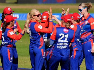 The Hundred: Southern Brave remain unbeaten after comfortable win over Birmingham Phoenix in women's competition