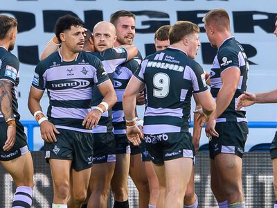 Super League: Huddersfield Giants beat Hull FC 22-16 in bottom of the table clash for second straight win