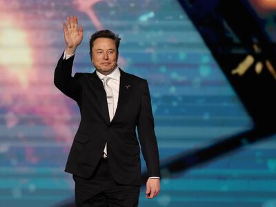SpaceX shares fell 5% after its first report, despite record revenue growth