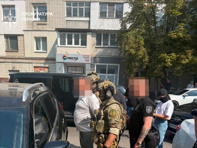 Two tax officials in Sumy region exposed for demanding a bribe from an entrepreneur for “loyalty” during an inspection — Prosecutor General