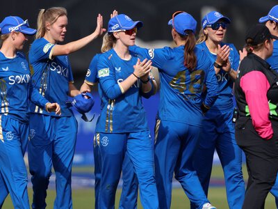 The Hundred: MI London women break their duck with victory over London Spirit thanks to Melie Kerr's defiant half-century