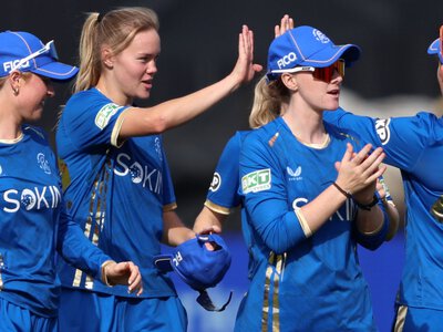 The Hundred: MI London women break their duck with victory over London Spirit thanks to Melie Kerr's defiant half-century