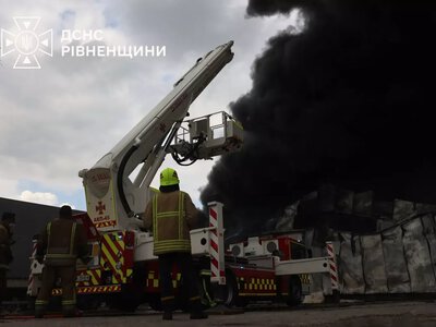Fire at polystyrene manufacturing plant in Rivne region extinguished: what about air pollution