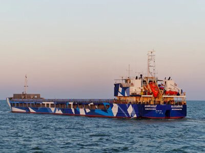 Russian dry cargo ships are being painted in World War I-style dazzle camouflage, but it does not protect them from drones