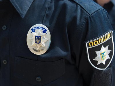 Near Kyiv, a man got behind the wheel of an SUV at a car dealership and threatened to use explosives