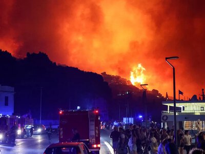 A forest fire swept through a Croatian tourist town, 36 injured