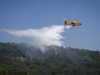 In France, 525 people were evacuated due to a new forest fire in the southwest of the country