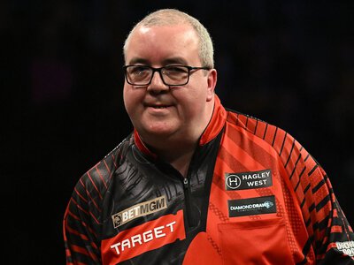 New Zealand Darts Masters: Stephen Bunting dumped out by Raymond Smith in sensational fashion