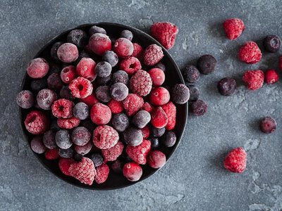 How to freeze berries properly for the winter: simple rules to preserve their taste and shape for a long time