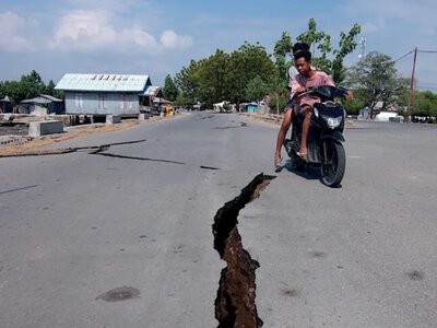 The death toll from the earthquake in Indonesia has risen to 47