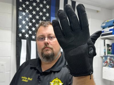 In the United States, they plan to detain offenders using electroshock gloves
