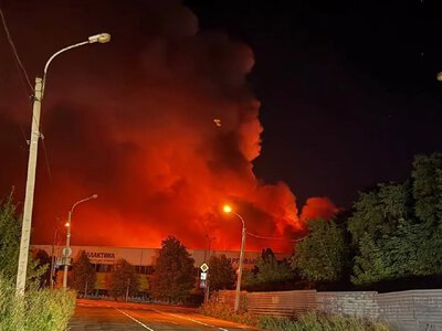 They will probably no longer be able to put it out: the Galaktika shopping center caught fire in Donetsk after a drone attack