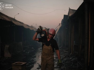 In Kyiv, rescuers dealt with the aftermath of the enemy shelling and showed the destroyed Petrivka