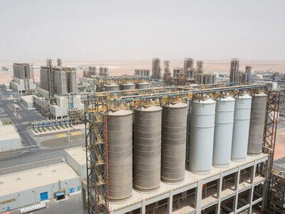 Secret oil shipments through the Strait of Hormuz curb the rise in global prices - Bloomberg