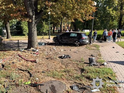 Traffic accident at a bus stop in Kyiv: Interior Minister shows footage of the moment of the collision