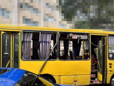 Russian forces hit minibus with drone in Kherson, killing four and injuring five