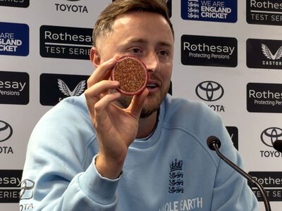 Ollie Robinson branded 'exceptional' as he and Josh Tongue cut match ball in two after taking five-fers vs Pakistan