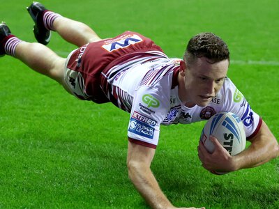 Super League: Wigan ease to top of table with club-record 12th straight win over Wakefield as Leigh rout Bradford