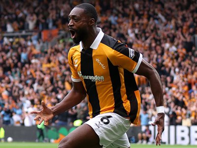 Hull City 2-0 Man Utd: Michael Carrick's side left stunned by newly-promoted Tigers in Premier League opener