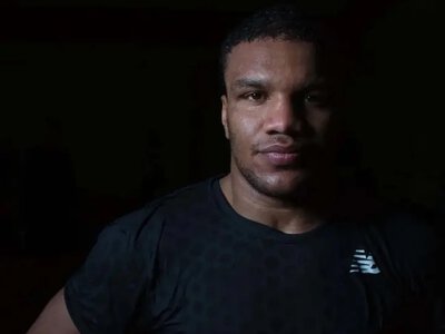 Beleniuk demonstrated wrestling moves for Crawford