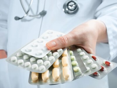 A scheme supplying medicines for intensive care, causing losses of UAH 80 million, has been exposed: a series of searches conducted and four notices of suspicion issued