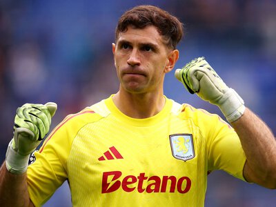 Emiliano Martinez transfer news: Chelsea considering late move for Aston Villa and Argentina goalkeeper