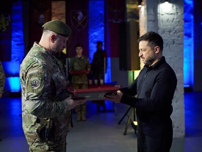 Zelenskyy presented the Order of the Golden Star of the Hero of Ukraine to Biletskyi