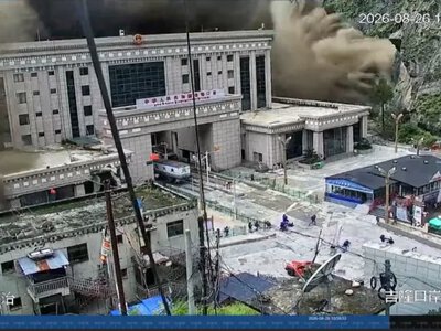 The number of people missing in Tibet after the landslide in Nepal has exceeded 550; China warns of a new threat