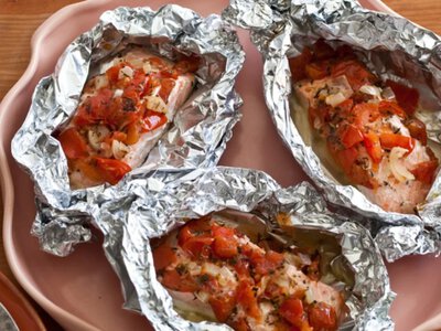 How to properly bake in foil so that meat, vegetables, and fish remain juicy