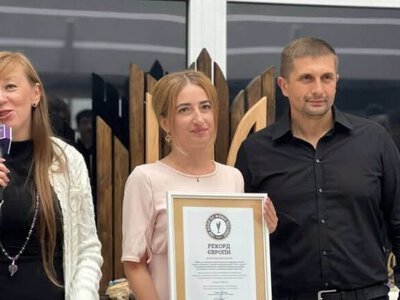 Khmelnytskyi region artist sets European record with Ukrainian coat of arms collection
