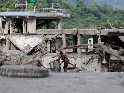 Nepal and China warn of new flood risks