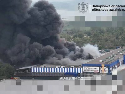 Russia struck a shopping center in Zaporizhzhia; one person was injured