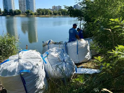Cleanup is ongoing at Kyiv’s Kyrylivske Lake after Russian attacks - pollution reduced dozens of times over