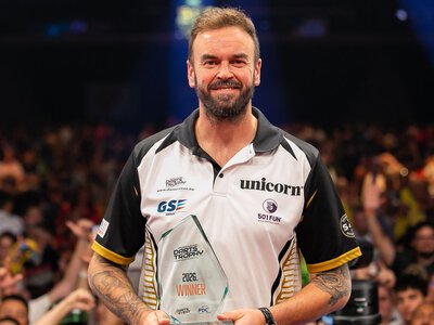 Hungarian Darts Trophy: Ross Smith defeats Gary Anderson as Scot's fairy-tale run ends in final