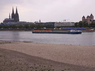 The water level of the Rhine has risen in Germany, but shipping remains restricted