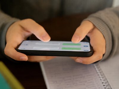Russian in school chats may cost up to UAH 11,900 — Language Ombudswoman explains the rules for parents