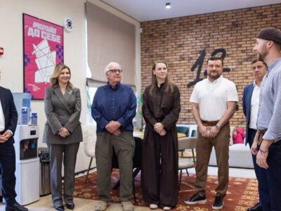 Olena Zelenska and Howard Buffett visit new youth space 12–21 in Odesa