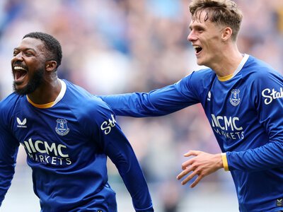 Everton 2-2 Man Utd: Ainsley Maitland-Niles scores outrageous stoppage-time equaliser to earn dramatic draw