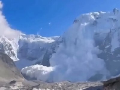 In the Russian Federation's Kabardino-Balkaria, an avalanche buried 33 mountaineers: at least 11 dead