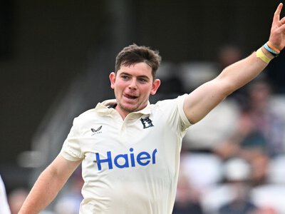 Warwickshire turn up the heat on Somerset and Nottingham in County Championship as they inflict Glamorgan 19-year first