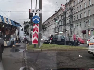 In St. Petersburg, 2-kilometer queues formed at gas stations due to a fuel shortage