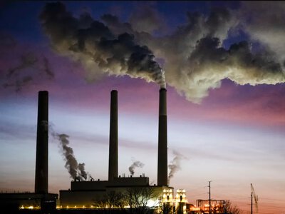 Trump cancels one of the main climate restrictions for power plants in the United States