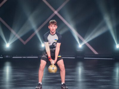 12-year-old Zakarpattia strongman sets record, lifting a 32-kilogram kettlebell one-handed 21 times
