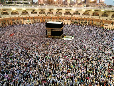A drone attacked Mecca: Saudi Arabia accused the Houthis, who named other targets - CNN