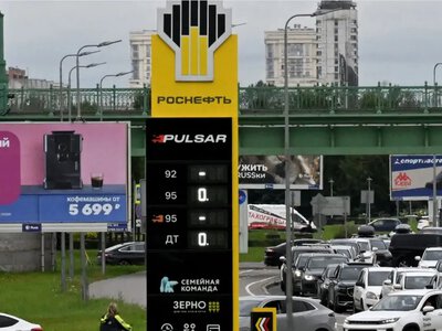 In Russia, half of gas stations have no gasoline after strikes on oil refineries - media