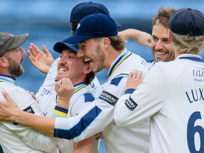 County Championship: Somerset's title hopes hit badly in Yorkshire defeat as Notts also miss out to leave Warwickshire in command