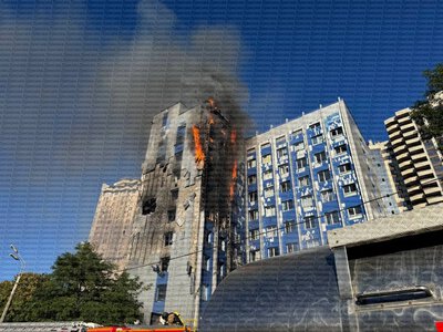The enemy attacked an administrative building in the center of Odesa: the fire engulfed several floors, with 5 people reported injured