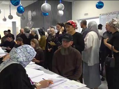 Elections to the Russian State Duma: United Russia has 53.5% of the vote; ballot stuffing was not absent