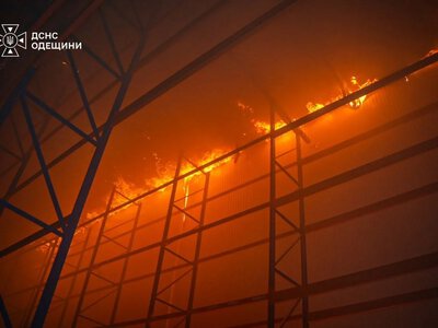 Odesa region came under a Russian attack: warehouses belonging to supermarket chains caught fire, and Romania scrambled fighter jets