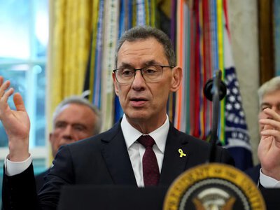 Pfizer CEO plans to attend a White House dinner honoring China's leader; Musk, Bezos and Cook will also be at the event